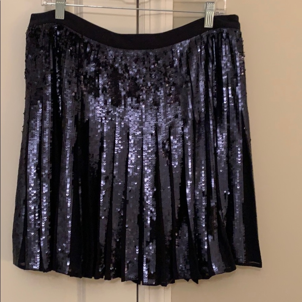 Banana republic pleated skirt in sequence size 10